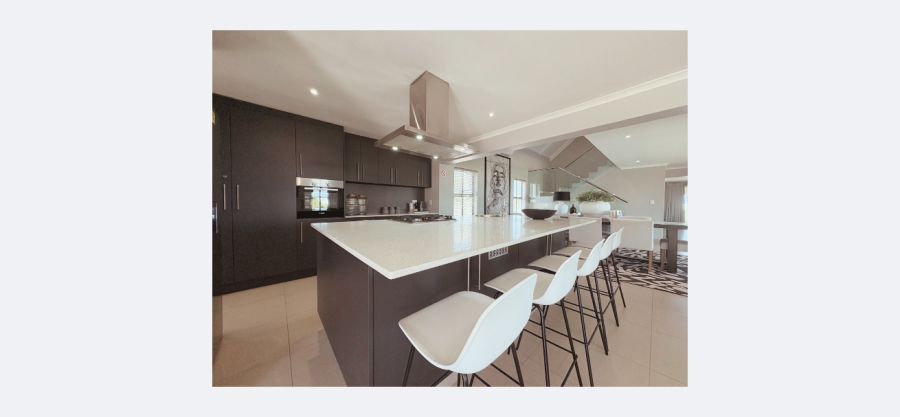 4 Bedroom Property for Sale in Grotto Bay Western Cape